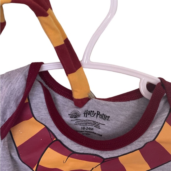 EUC Harry Potter Griffindor Onesie & Hat Set 18-24 Months - Picture 2 of 5